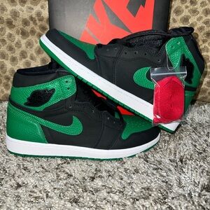 Nike Air Jordan 1 High OG Pine Green Black Sneakers